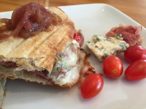 Ciudadanos del mundo: Se puede pedir las mismas combinaciones en las dos formas, sanwich (baguette) panini (pan especial) y todos son deliciosos; italiano, español, con curry, carnivoro o clásico.